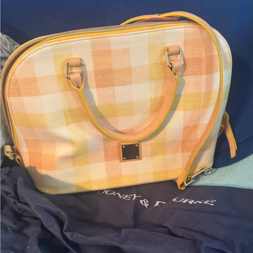 Dooney & Bourke..Women’s Checked Satchel Bag in Peach and Yellow NWOT - Picture 4 of 12